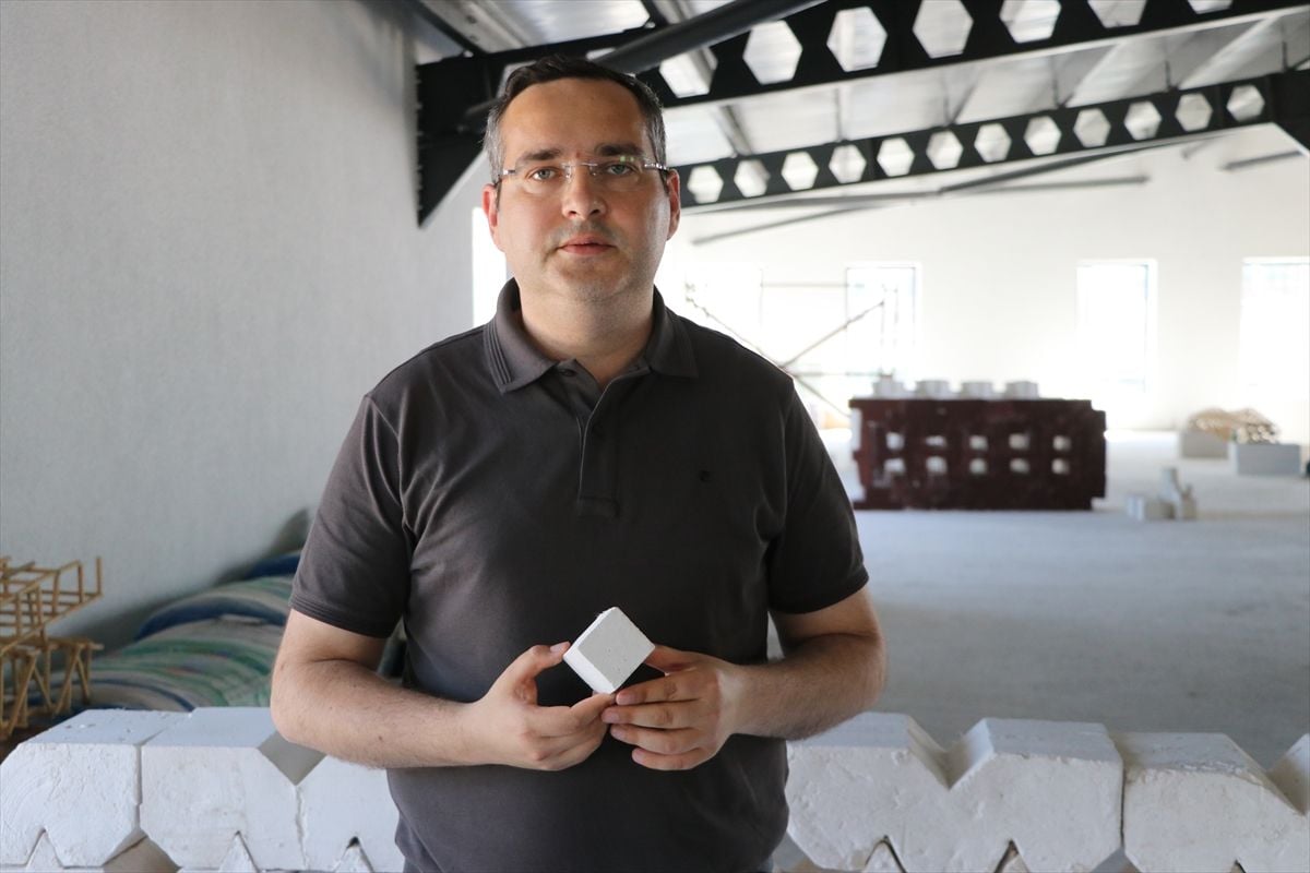 Tekirdağ'da akademisyenler ve öğrenciler sürdürülebilir yapı malzemesi geliştirdi