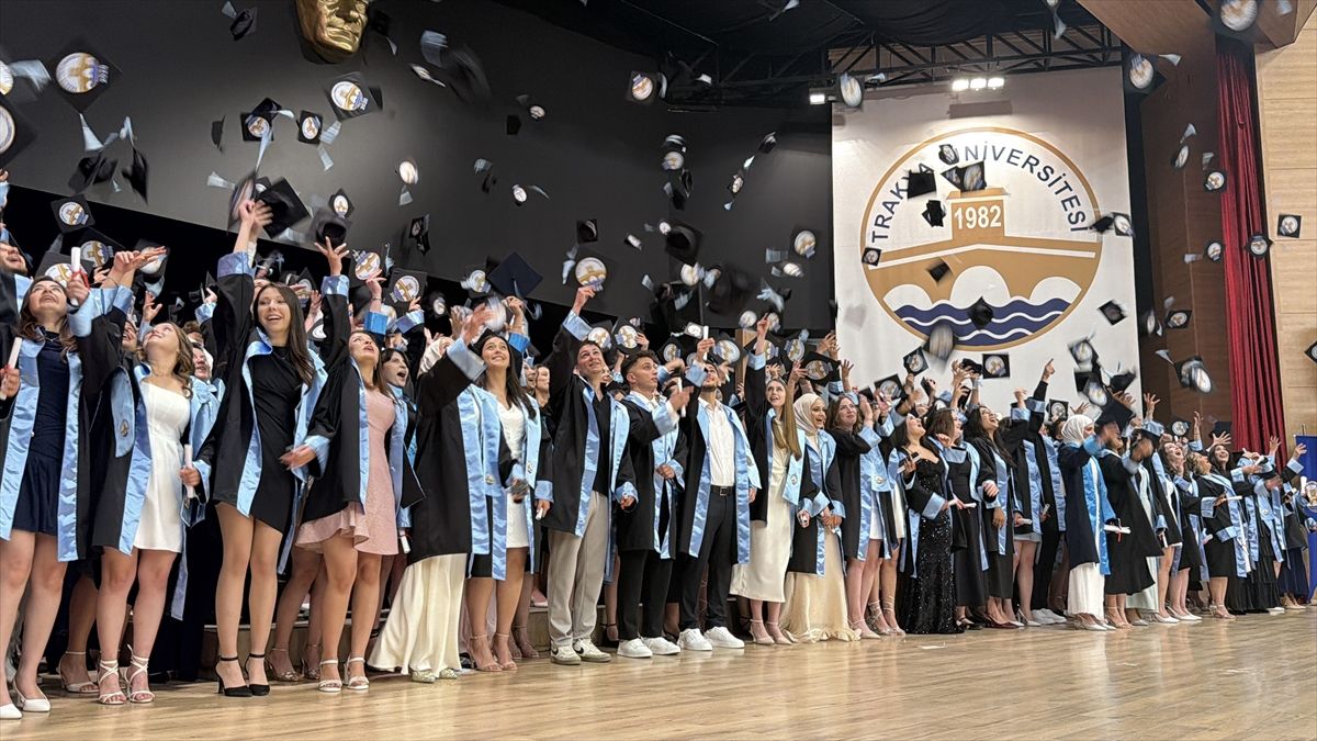 Trakya Üniversitesi Sağlık Hizmetleri Meslek Yüksekokulunda 790 öğrenci mezun oldu
