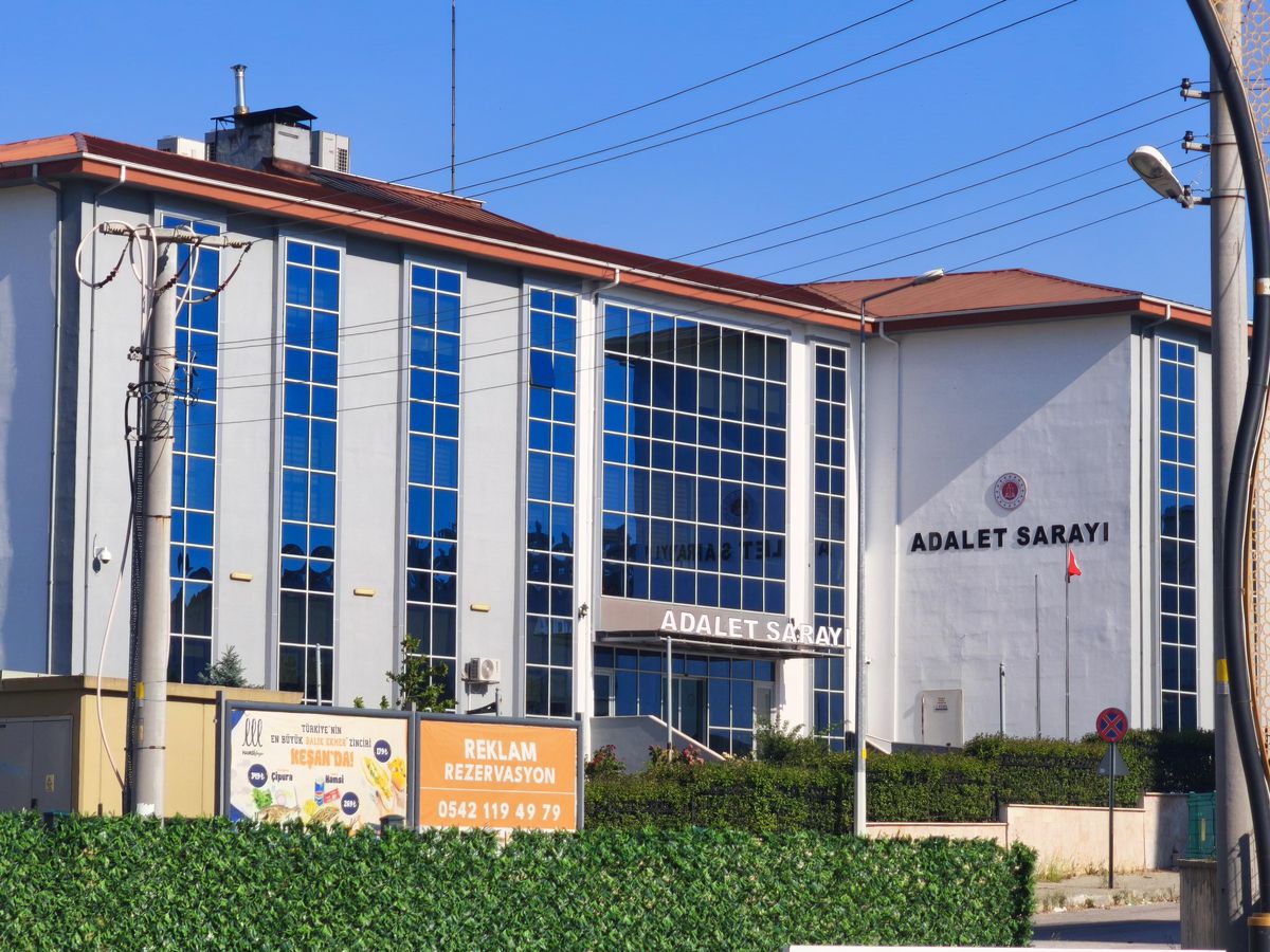 Yurt dışına kaçmak isteyen 3 FETÖ şüphelisi yakalandı