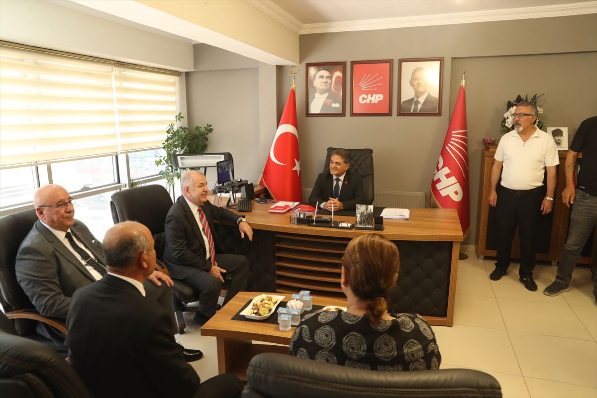 Zafer Partisi Genel Başkanı Özdağ, Erzincan'da ziyaretlerde bulundu