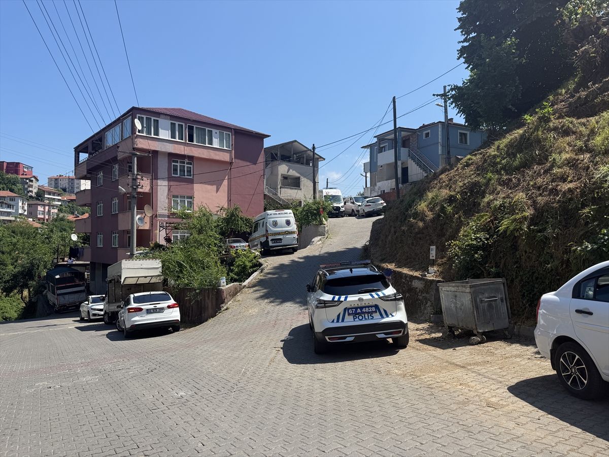 Sağlık çalışanı evinde ölü bulundu