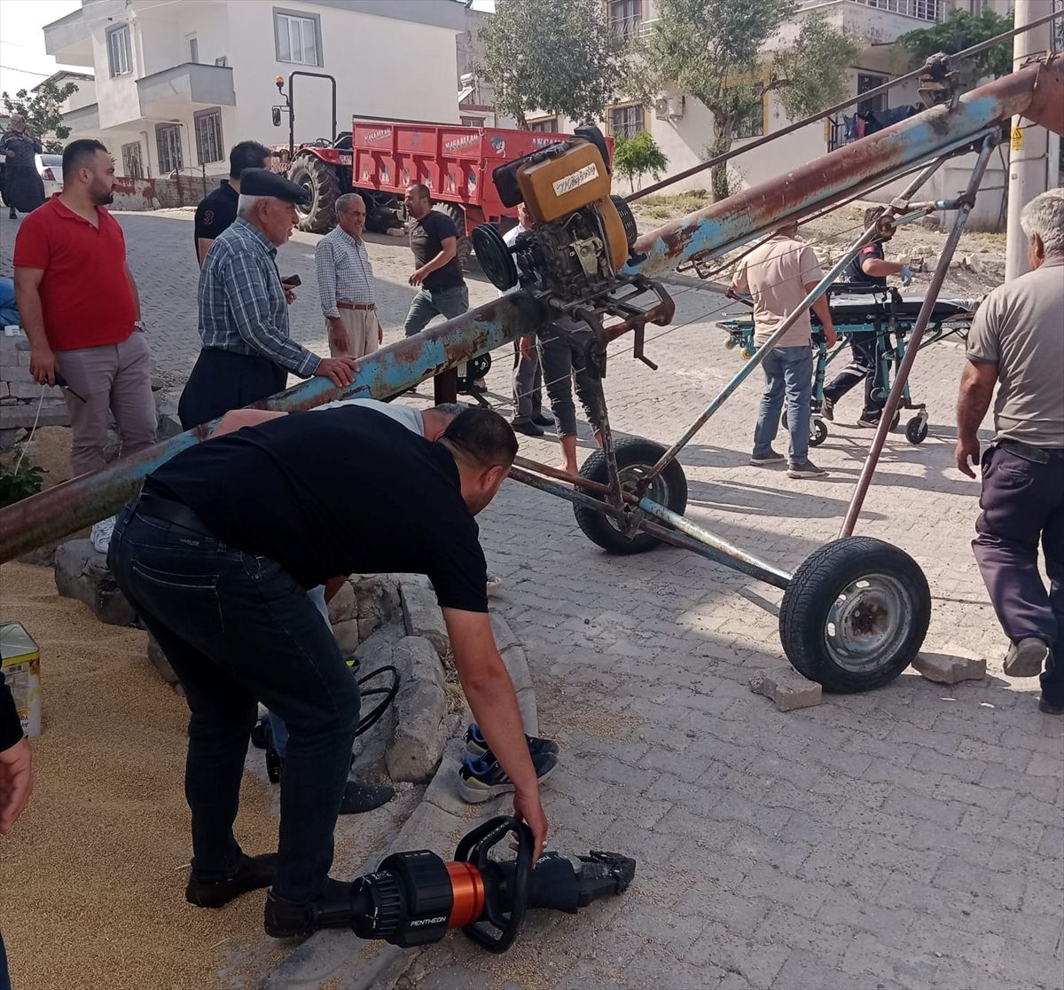 Adıyaman'da ayağı helezon makinesine sıkışan kişi yaralandı