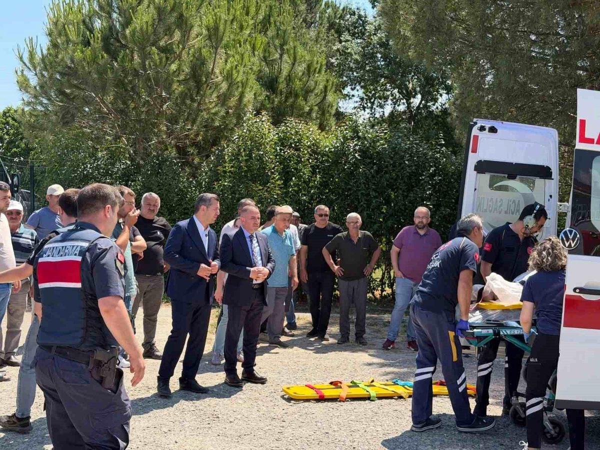 Alaçam'da traktör devrildi: Yaralı sürücü ambulans helikopterle sevk edildi