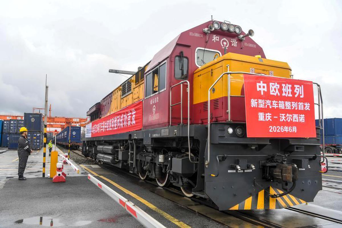 Çin'den Avrupa'ya giden otomobil yüklü tren