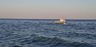 Antalya'da denizde iki teknede mahsur kalan 5 kişi kurtarıldı