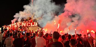 Antalyaspor'un yeni yönetimi taraftarla yürüyüş gerçekleştirdi