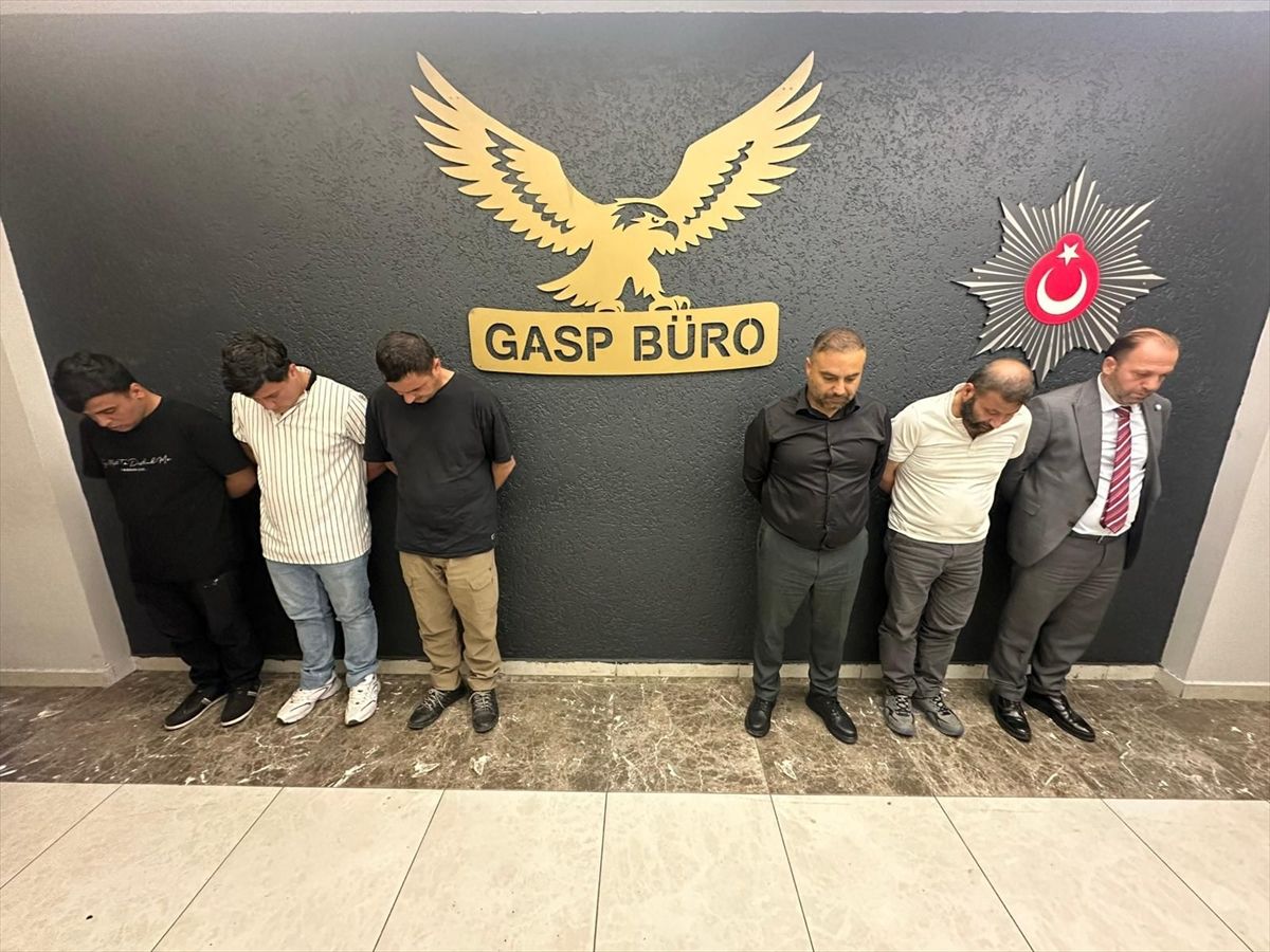 AVM'de denetim yaparken görüntülenen 6 şüpheli yakalandı