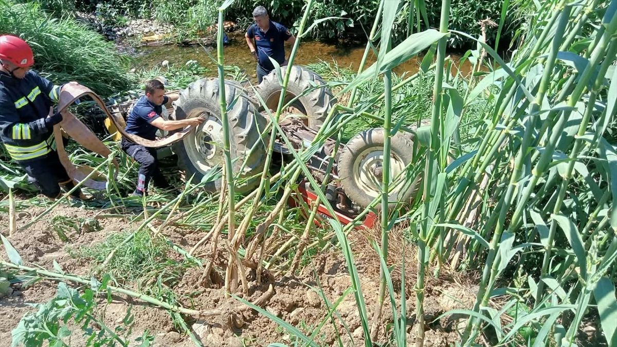 Aydın'da devrilen traktörün sürücüsü öldü