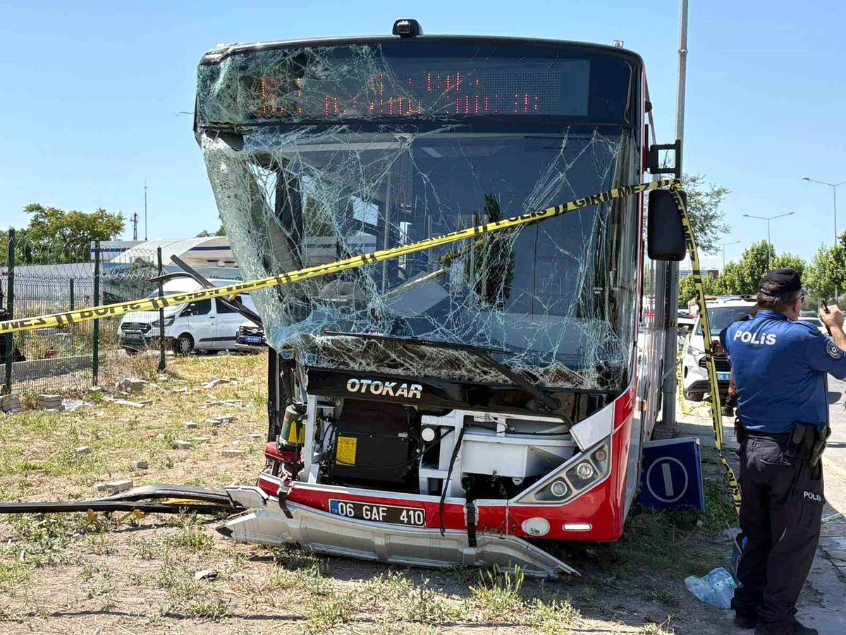 Başkentte EGO otobüsü kaza yaptı: 1 ölü, 9 yaralı