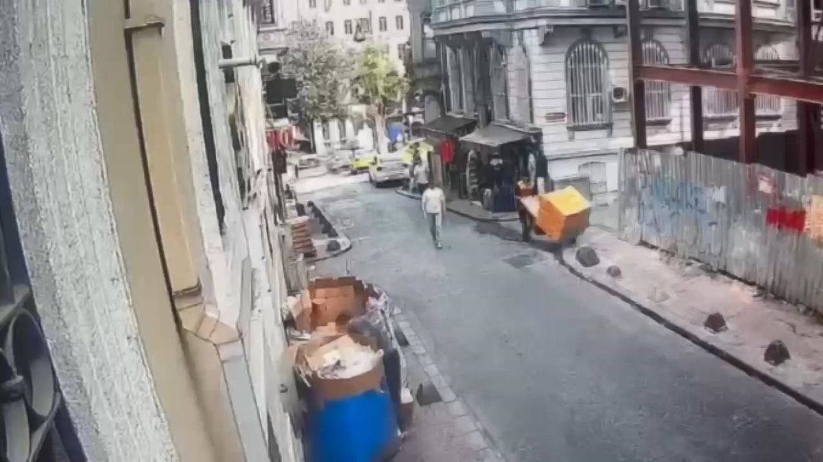 Beyoğlu'nda kargo hırsızı kısa sürede yakalandı