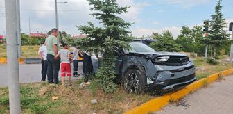 Bitlis'te ambulans ile SUV tipi aracın çarpıştığı kazada 10 kişi yaralandı