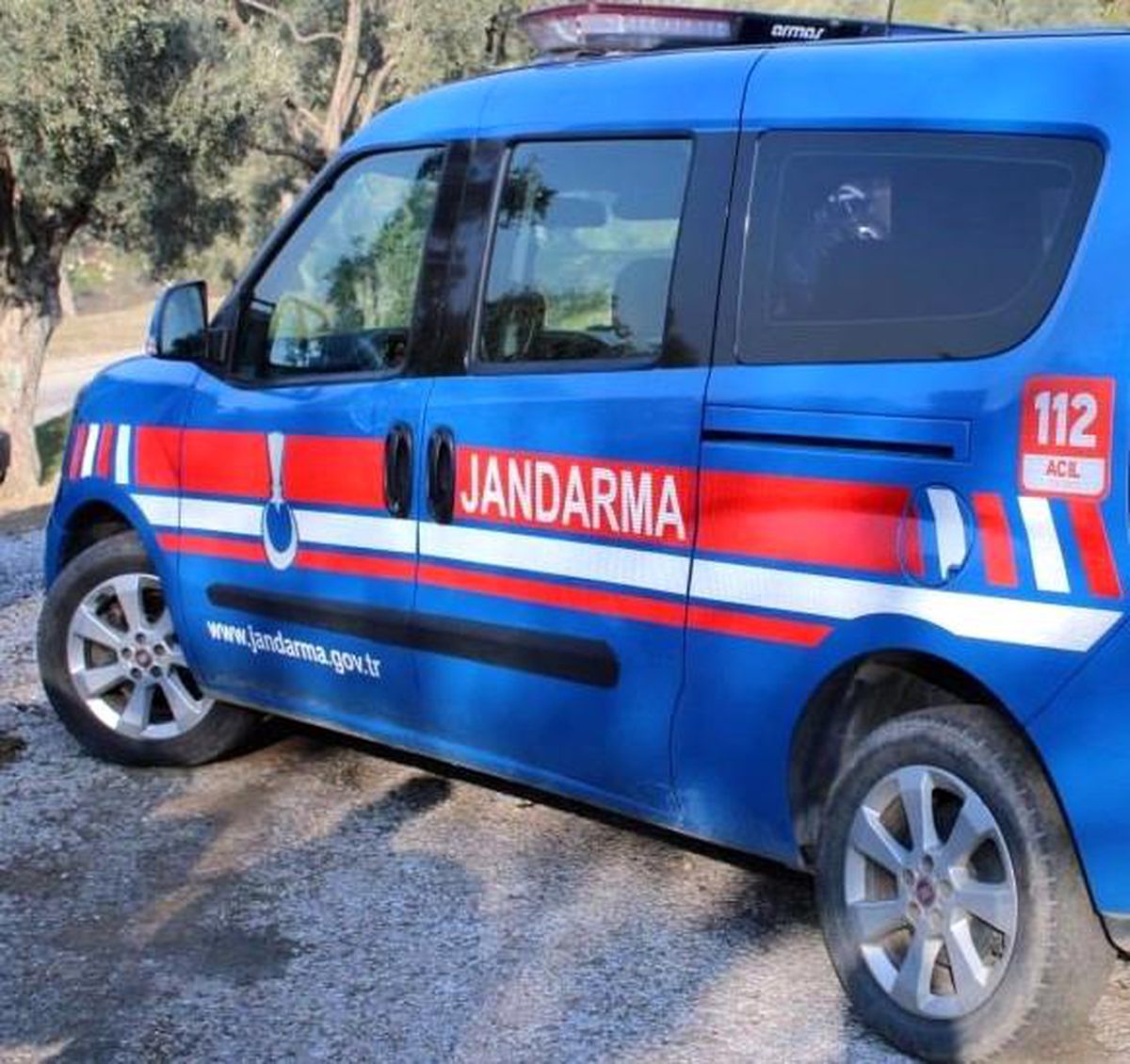 Aydın'ın Bozdoğan ilçesinde devrilen traktör.