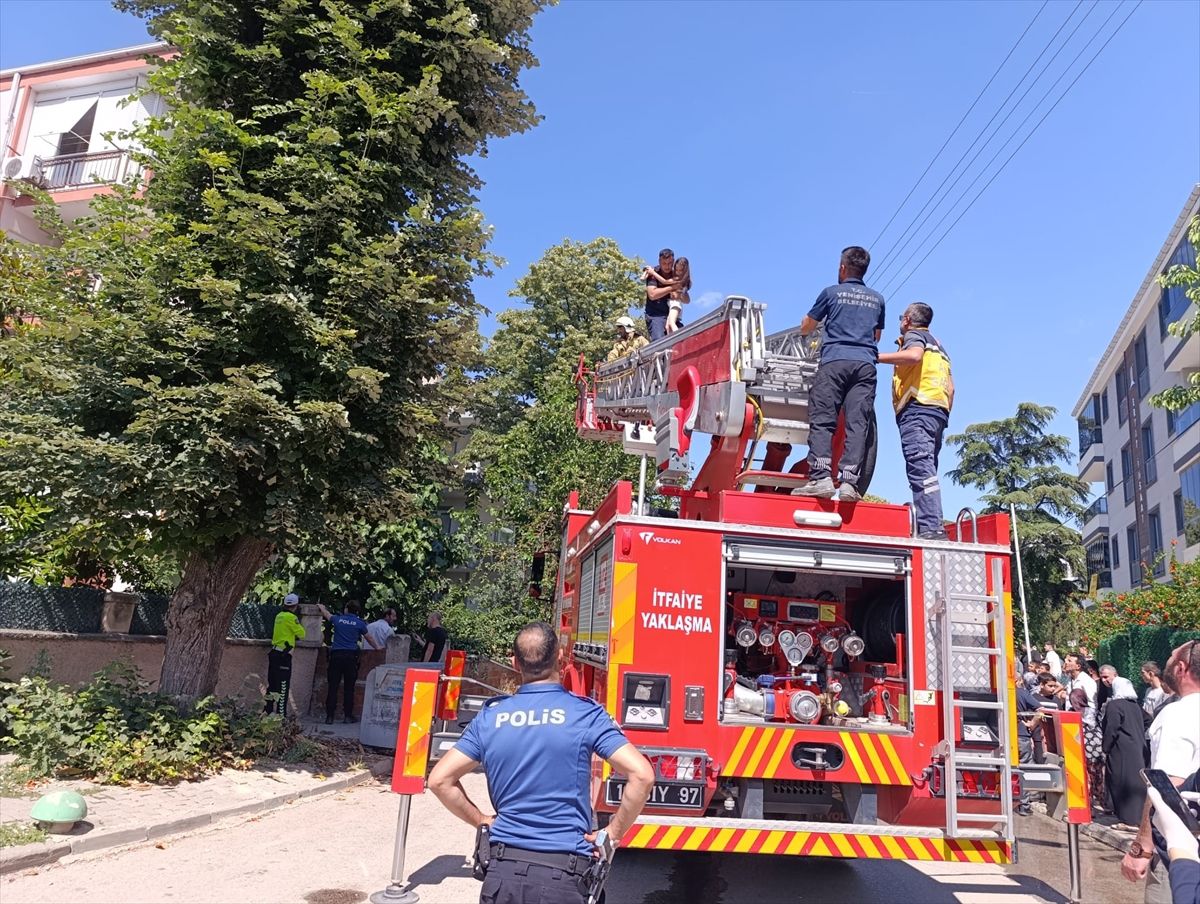 Bursa'da apartman dairesinde çıkan yangın söndürüldü
