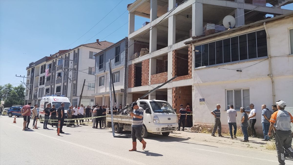 Bursa'da elektrik akımına kapılarak yüksekten düşen işçi öldü