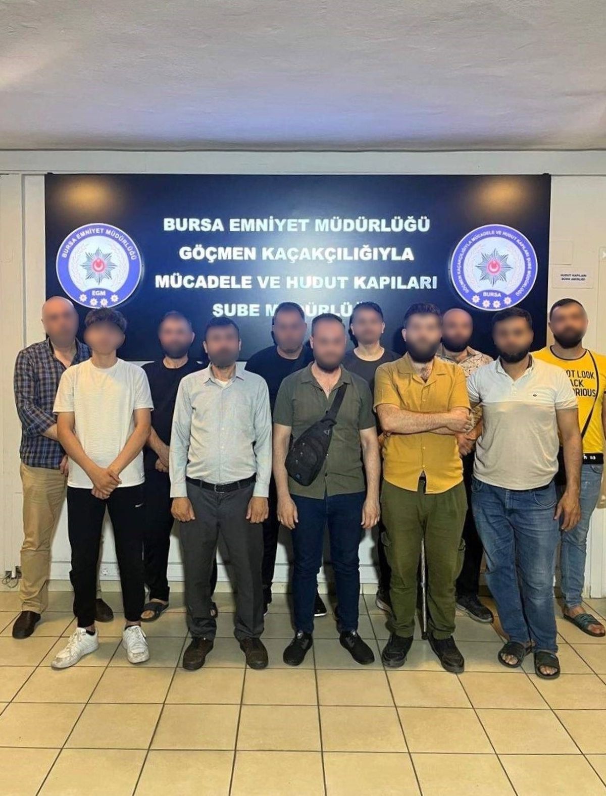Bursa'da göçmen kaçakçılığına yönelik düzenlenen operasyondan bir görünüm.
