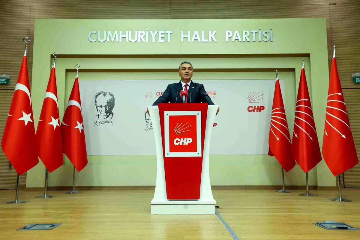 CHP Antalya ve Kayseri il başkanları görevden alındı