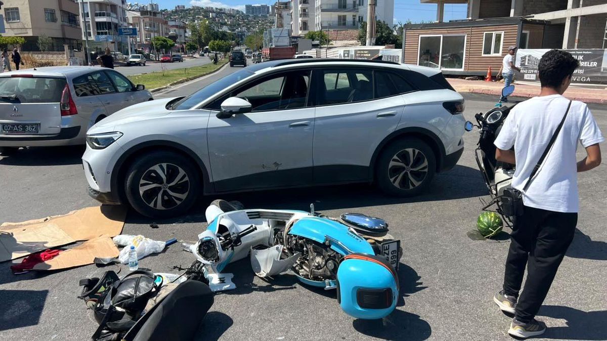 Antalya'da Motosiklet Kazasında 3 Çocuk Annesi Sevilay Aytış Hayatını Kaybetti