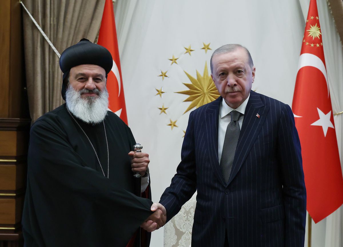 Cumhurbaşkanı Recep Tayyip Erdoğan, Süryani Ortodoks Kilisesi Patriği Mor İğnatius 2. Efrem Kerim'i Cumhurbaşkanlığı Külliyesi'nde kabul ederken.
