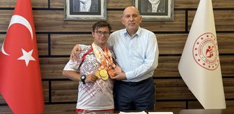 Down sendromlu milli sporcu Akçakoca'dan İl Gençlik ve Spor Müdürü Üzgün'e ziyaret