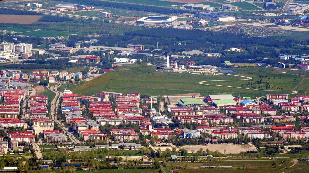 Erzurum'da Mayıs ayında gerçekleşen konut satışlarını gösteren grafik veya şehir manzarası.