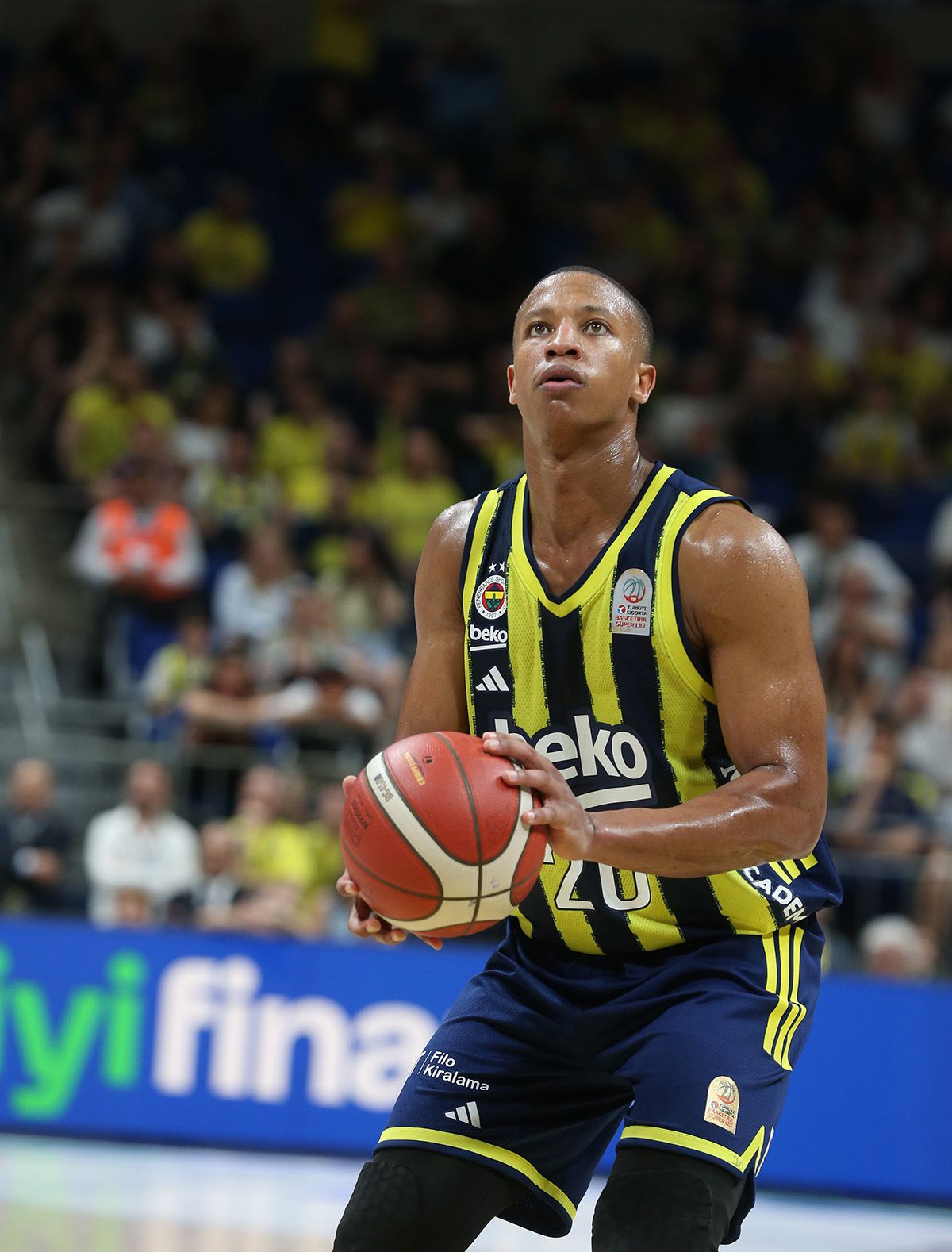 Fenerbahçe Beko'da Khem Birch ve Devon Hall ile yollar ayrıldı