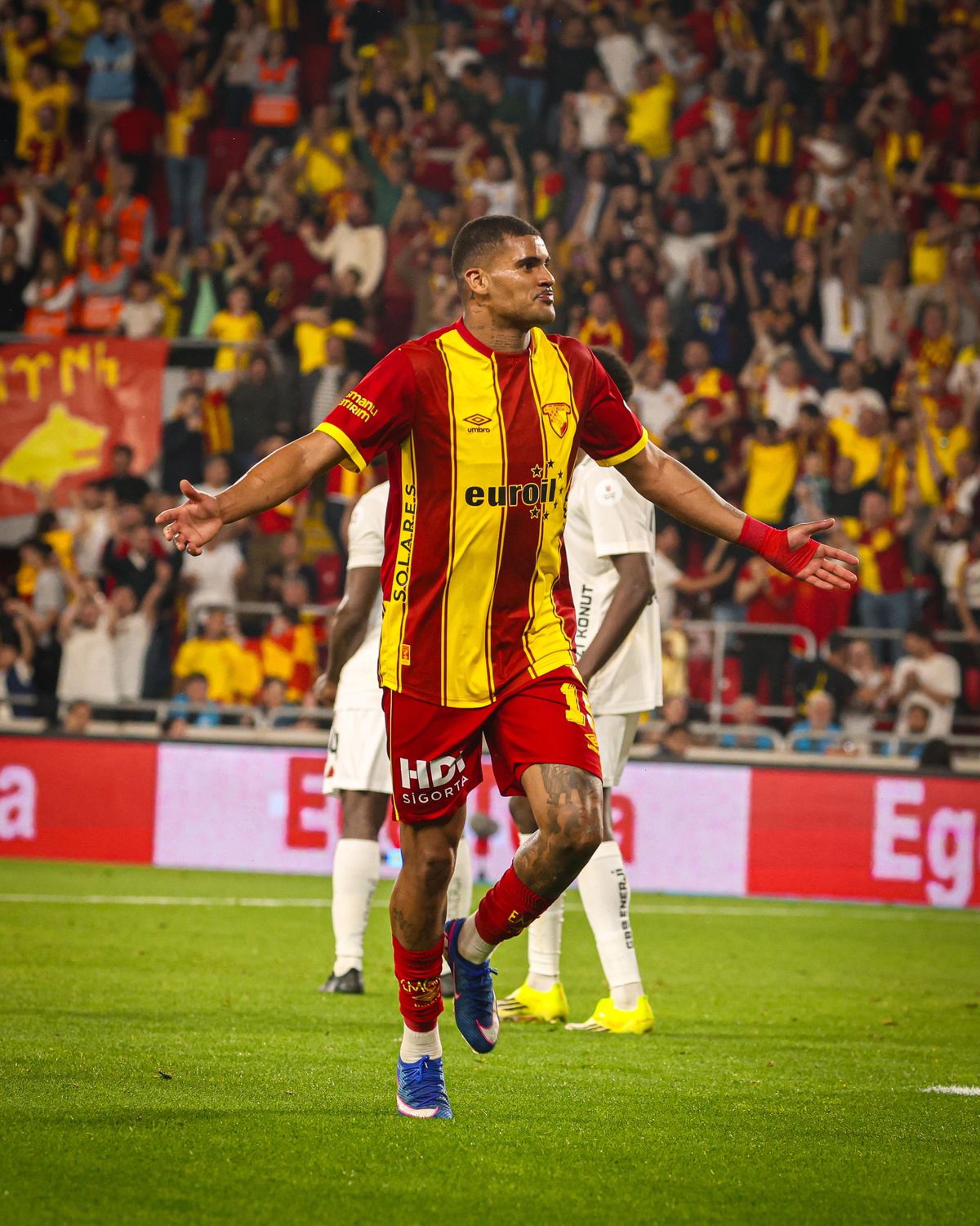 Göztepe forması giyen Brezilyalı forvet Jeh