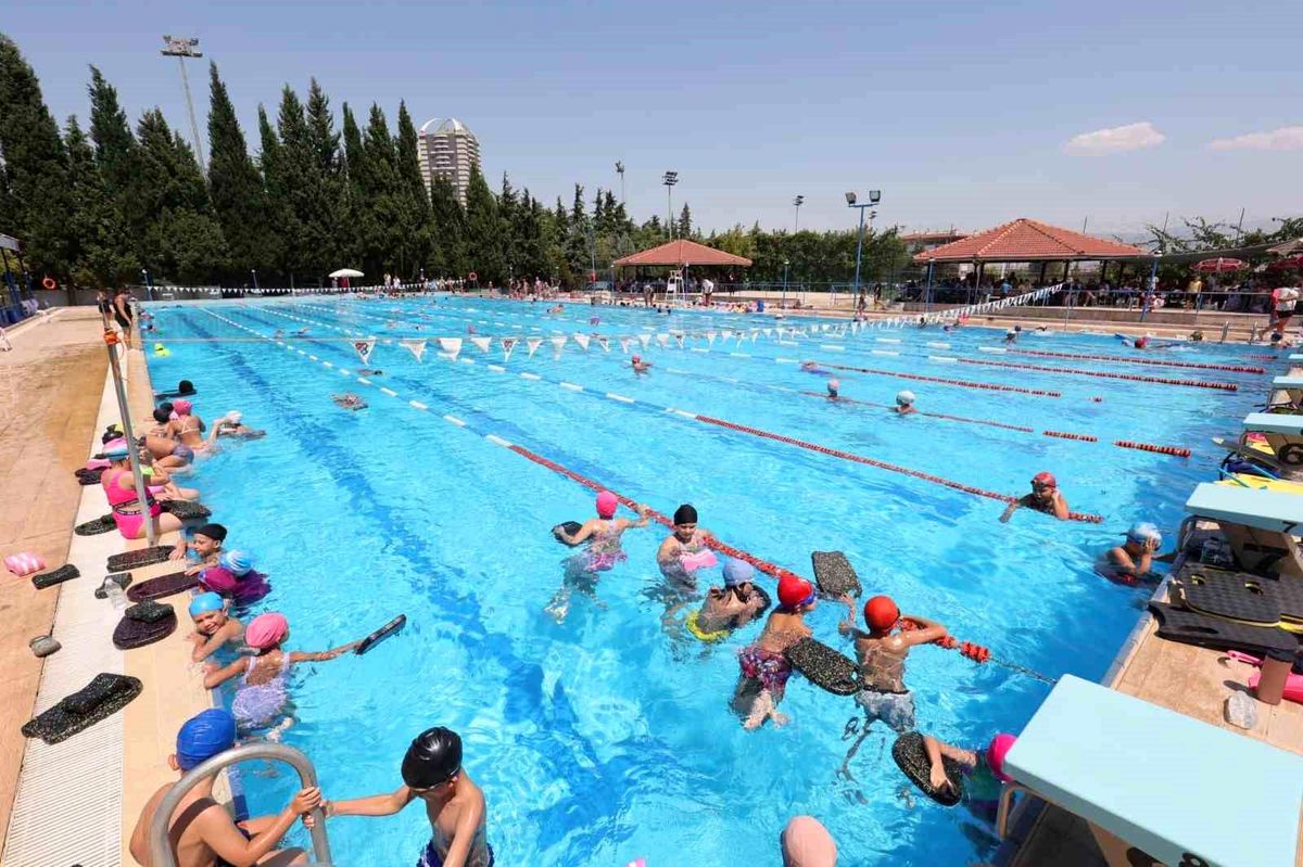 Çocukların spor yaptığı bir görsel