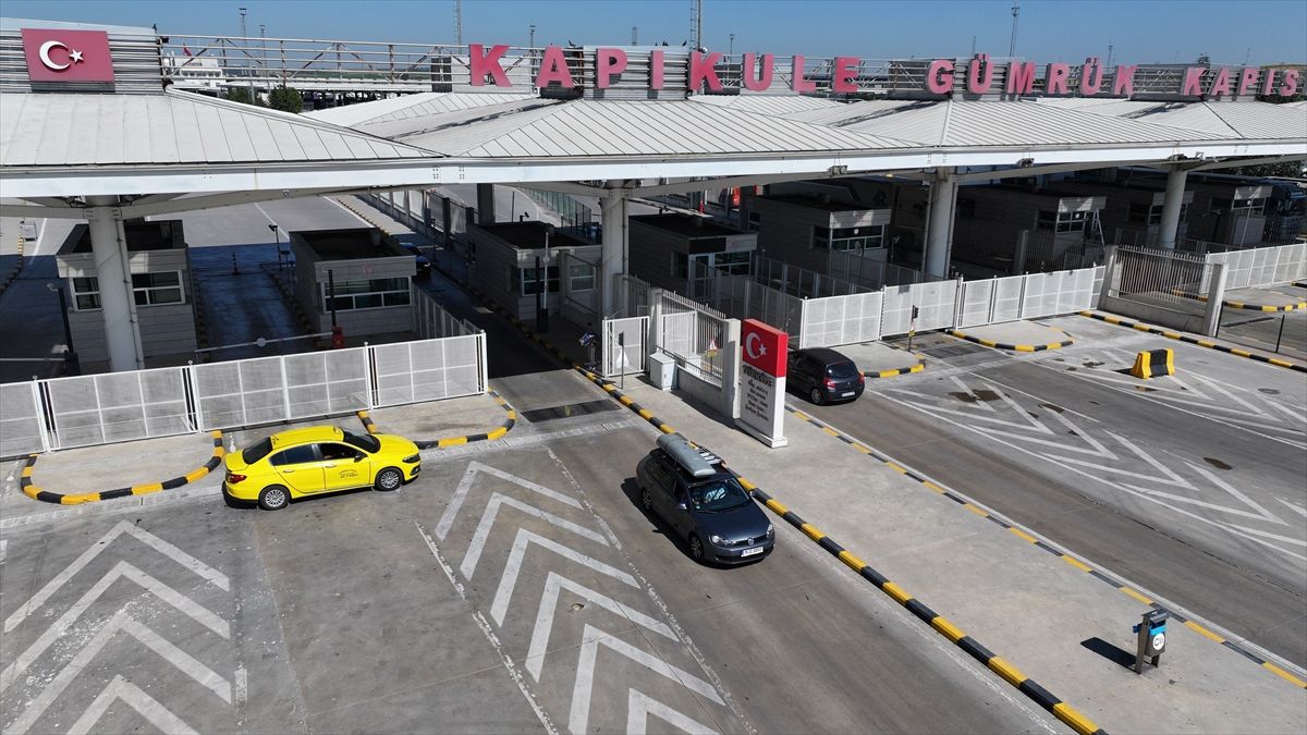 Gurbetçiler ana vatana kavuşmanın mutluluğunu yaşıyor