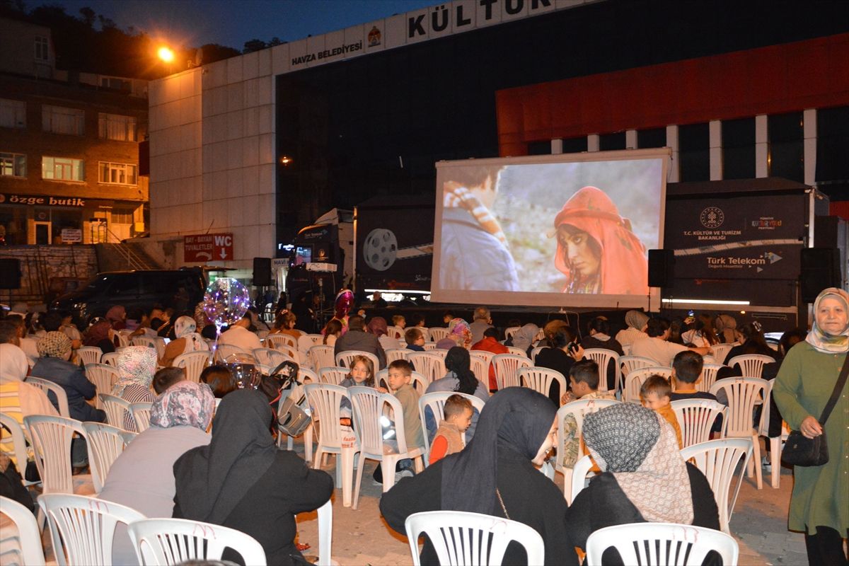 Havza'da açık hava konseri ve sinema gösterimi yapıldı