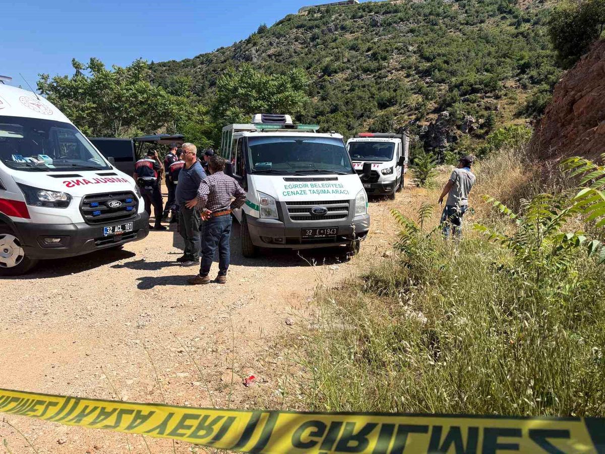 Isparta'da park halindeki araçta 2 gencin cansız bedeni bulundu