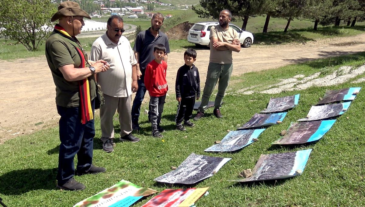 Karslı ressam 130 yıllık tarihi köşke, sergisiyle dikkati çekti