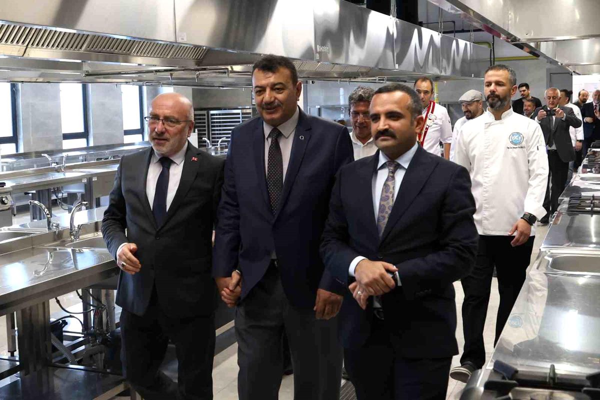 KAYÜ'de Dr. Makbule Çıkrıkçıoğlu Gastronomi ve Mutfak Sanatları Uygulama Merkezi'nin açılışı yapıldı