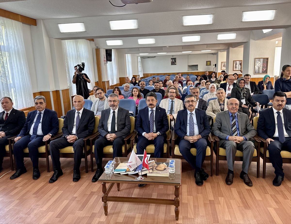 Kırşehir'de 'Erol Güngör-Peyami Safa Öğretmen Okumaları' programı düzenlendi