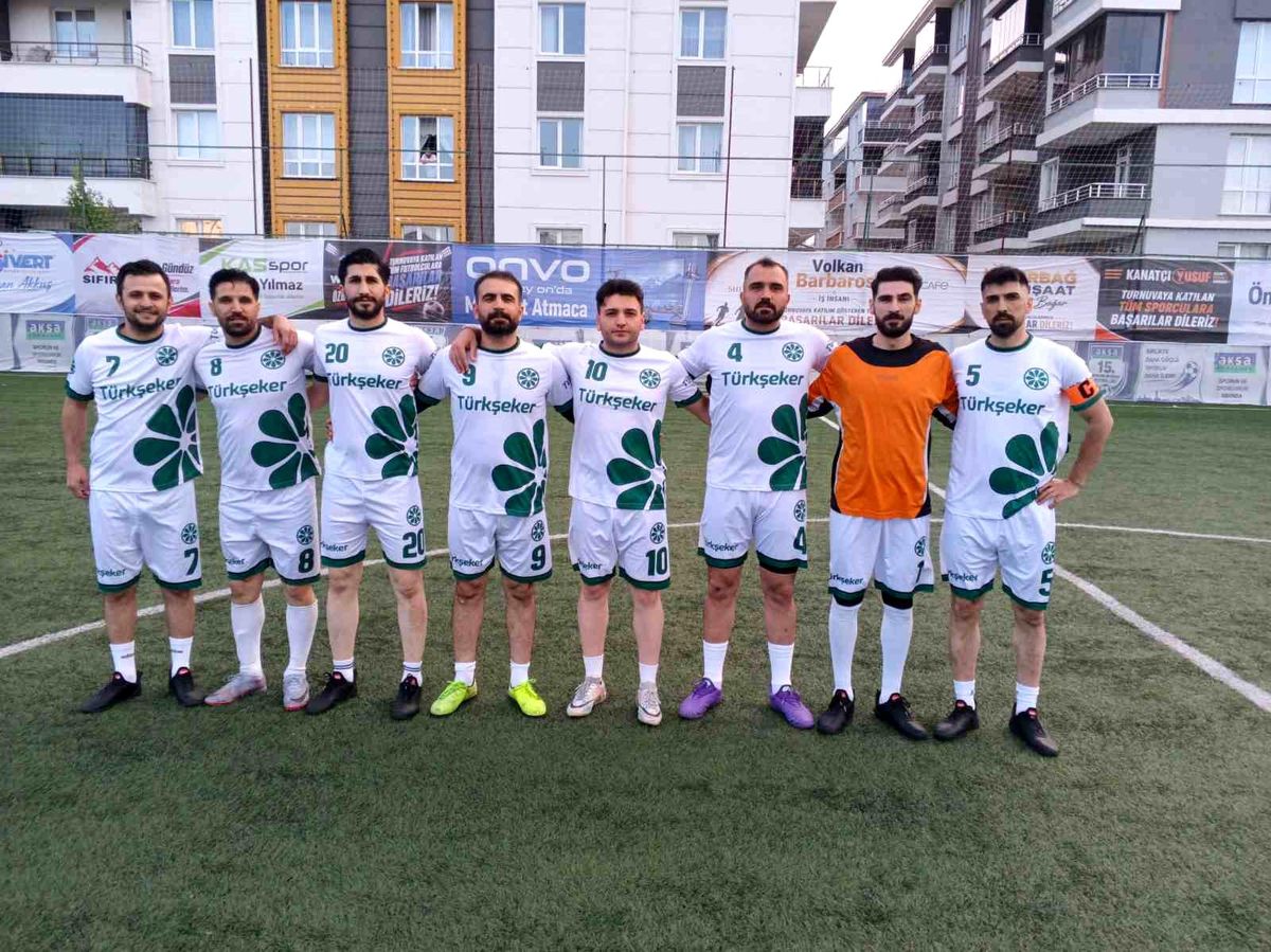 Kurumlar arası turnuvada şampiyon Türk Şeker Spor oldu