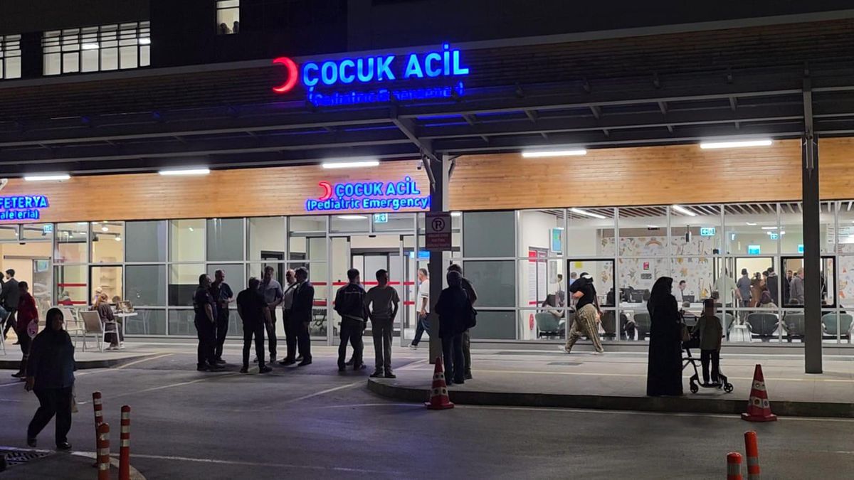 Kütahya'da bir okulda yaşanan gıda zehirlenmesi olayı sonrası hastanelere başvuru yapıldı.