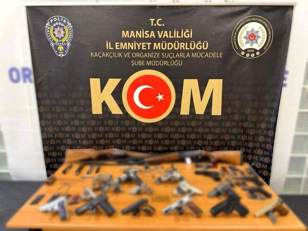 Manisa'da silah tacirlerine ağır darbe
