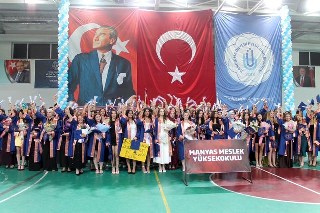 Manyas MYO’da mezuniyet coşkusu