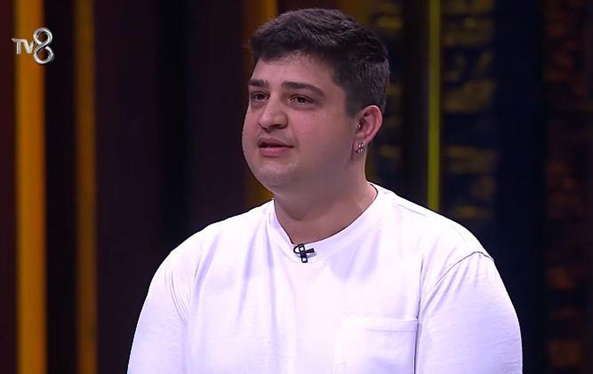 MasterChef Aziz Söğütlü'nün kim olduğu merak ediliyor.