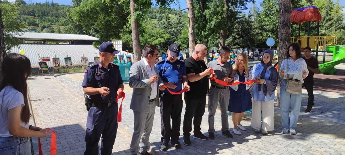Mecitözü'nde öğrencilerin 'Geleceğin nefesleri' resim sergisi açıldı