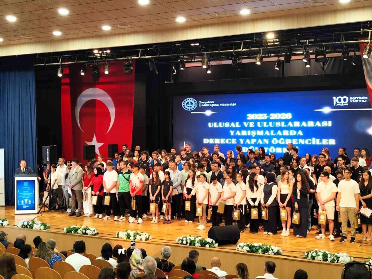 Mollabey Ortaokulu öğrencilerine ödül