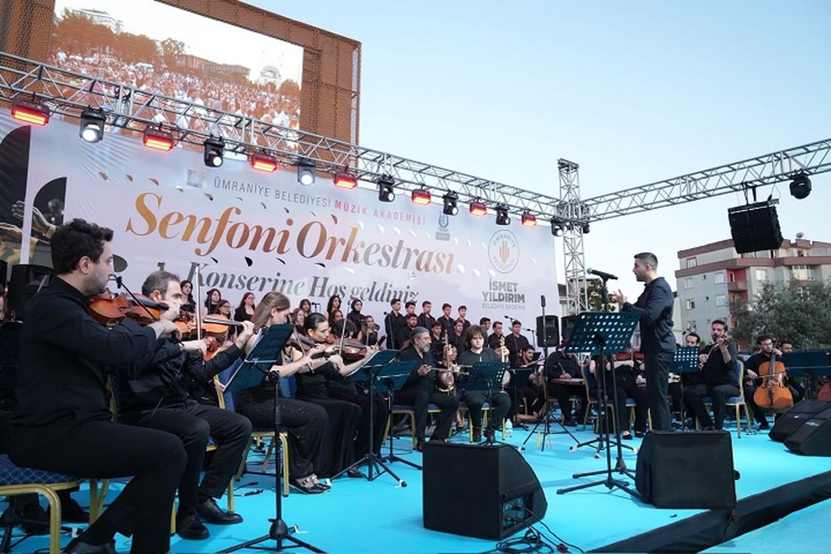 Ümraniye Belediyesi Müzik Akademisi öğrencilerinin konser performansı