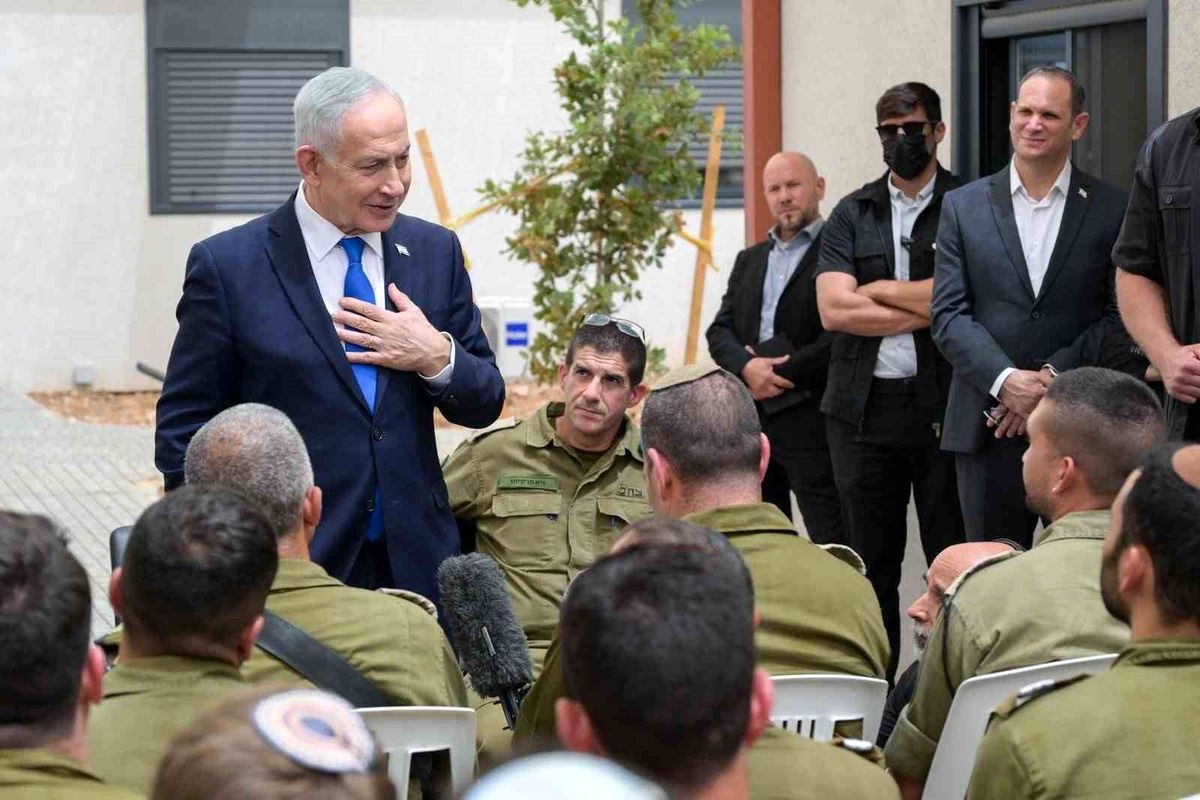 İsrail Başbakanı Binyamin Netanyahu, Batı Şeria'daki askerleri ziyaret ediyor.