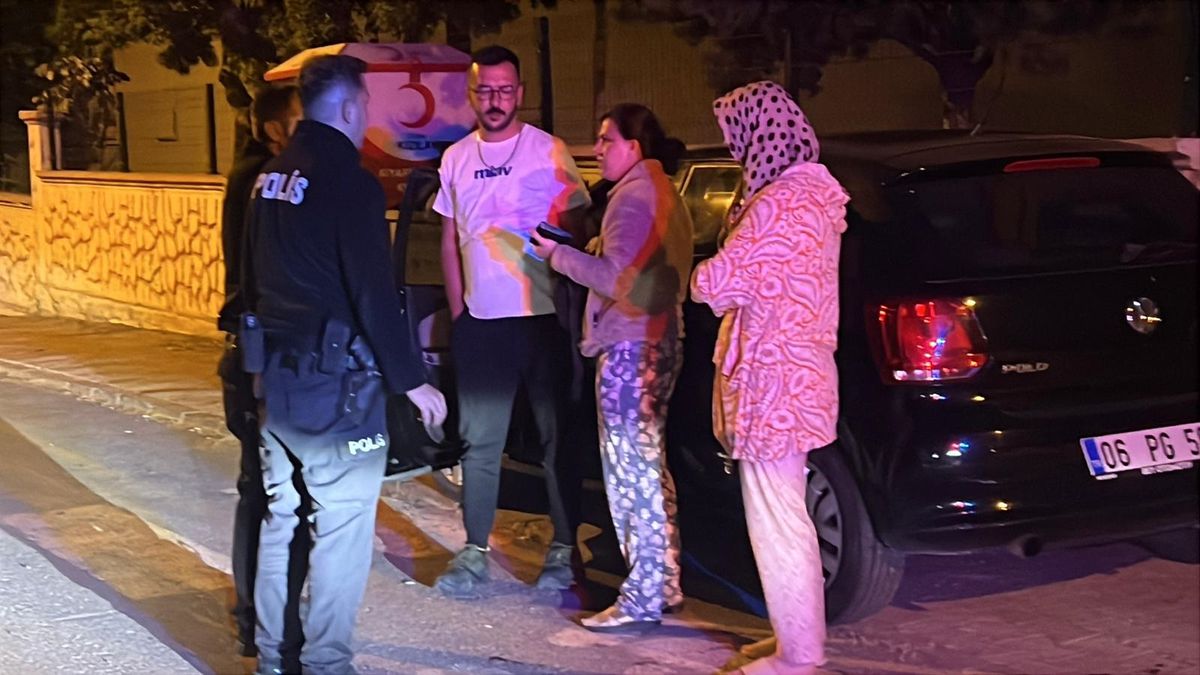 Nevşehir'de park halindeki iki otomobile çarptıktan sonra aracında uyurken yakalanan alkollü sürücü.