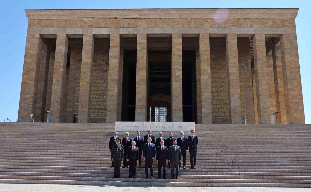 Polonya Cumhurbaşkanı Nawrocki, Ankara'da Anıtkabir'i ziyaret etti