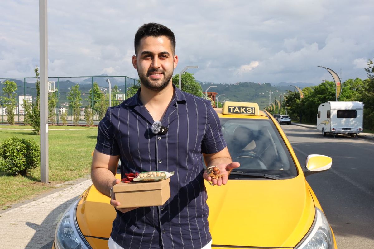 Ordu'da taksi şoförünün yolculara sorduğu sorular ve verdiği hediyeler