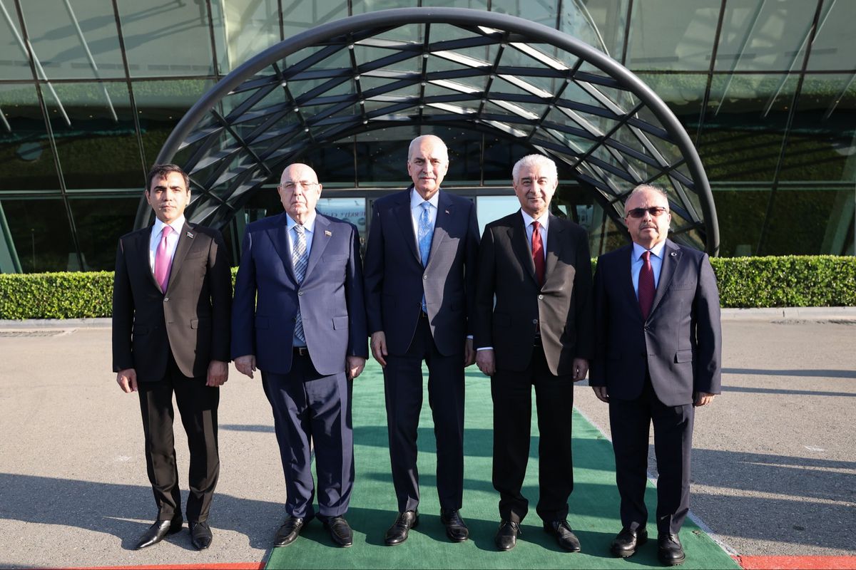 TBMM Başkanı Numan Kurtulmuş, Bakü'de İİT-PAB Konferansı'nda konuşma yapıyor.