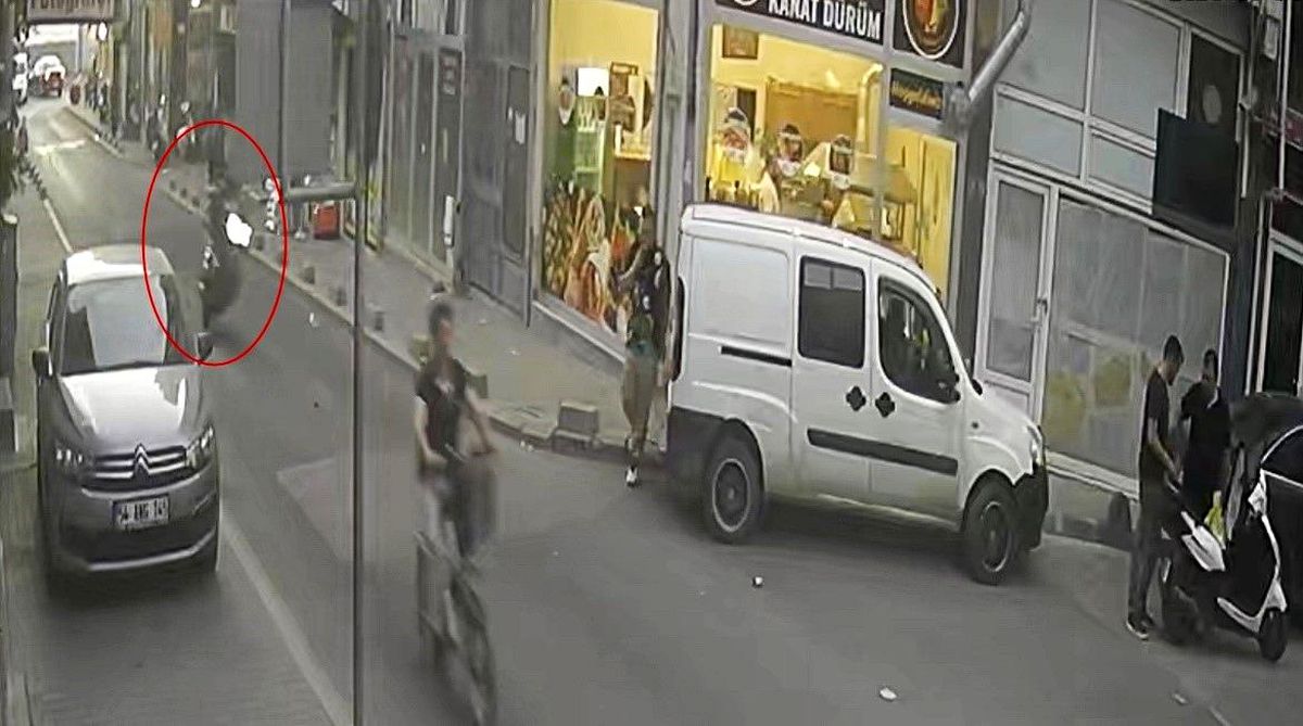 Tekirdağ'da ön teker şovu kazayla bitti, yaya ezilmekten son anda kurtuldu: Korkunç anlar kamerada