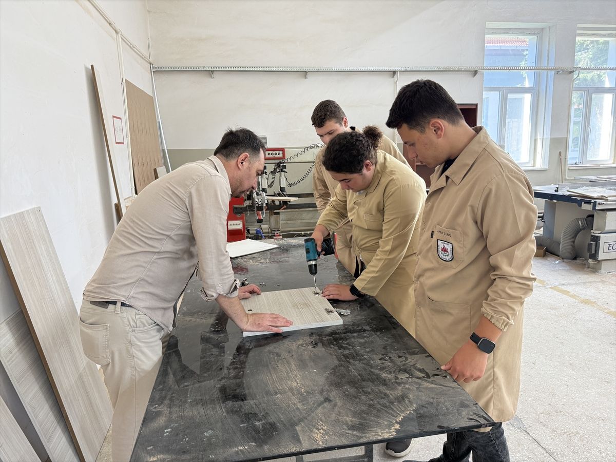 Tekirdağ'da özel öğrenciler hem üretiyor hem de para kazanıyor