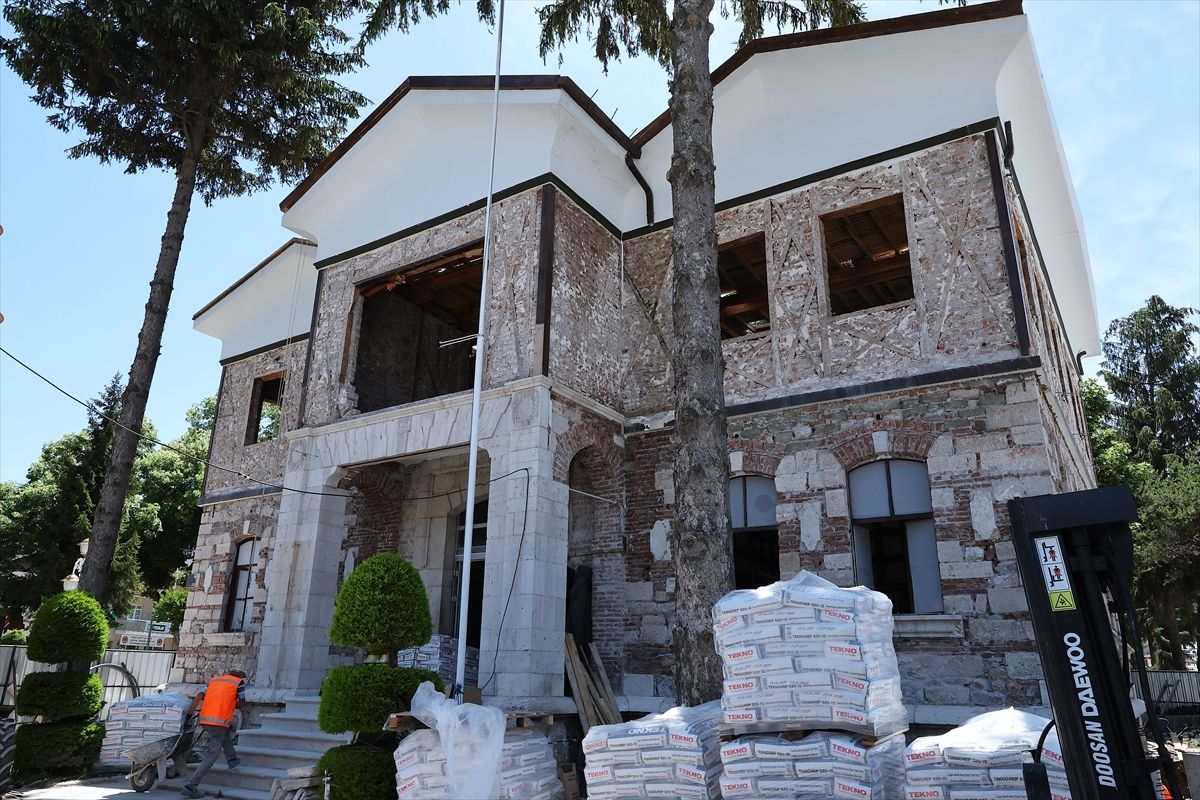 Tokat'ta tarihi belediye binasında restorasyon çalışmaları sürüyor