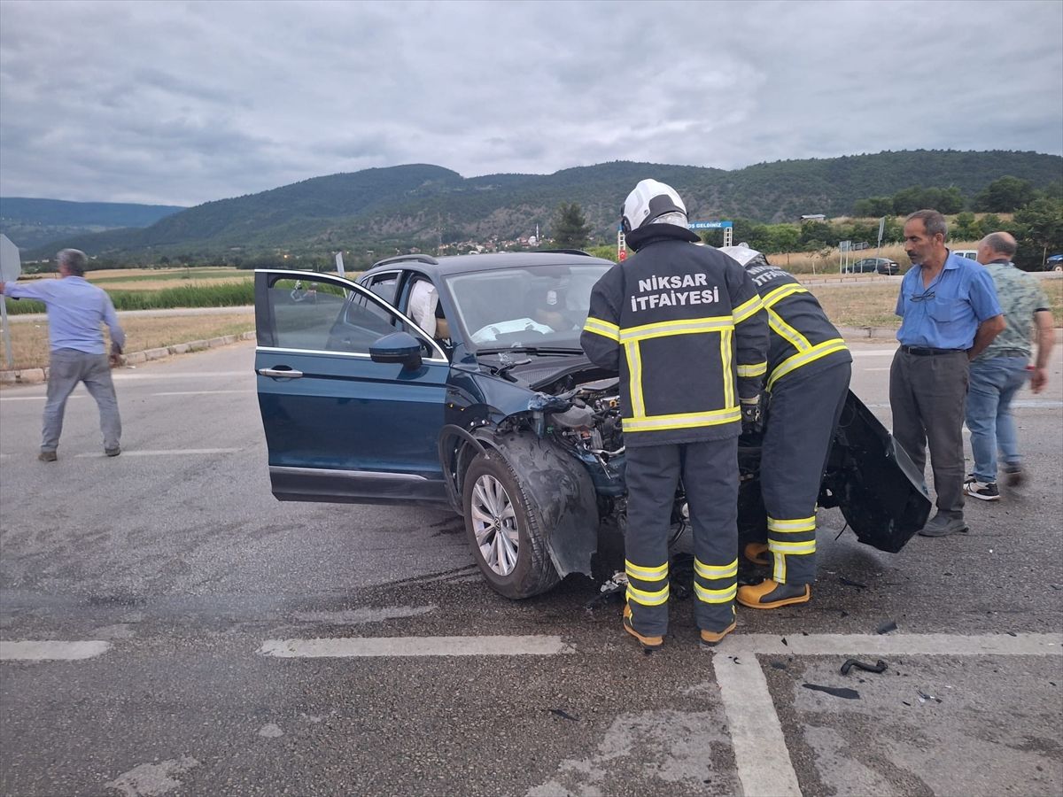Tokat Niksar'da meydana gelen trafik kazası sonrası olay yeri görüntüsü